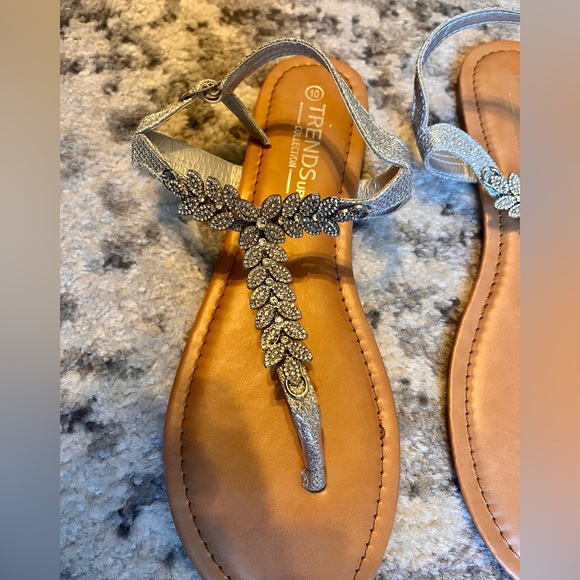 Womens T-Strap buckle flat sandals - SILVER - Picture 6 of 7